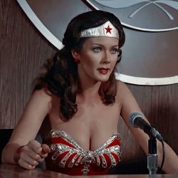 Lynda Carter looked sexy - The 70s